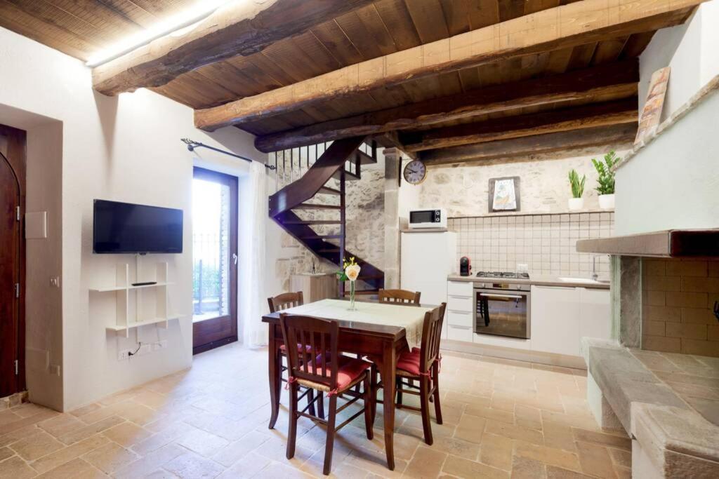 Authentic Villa Surrounded By Nature Terni Exterior foto